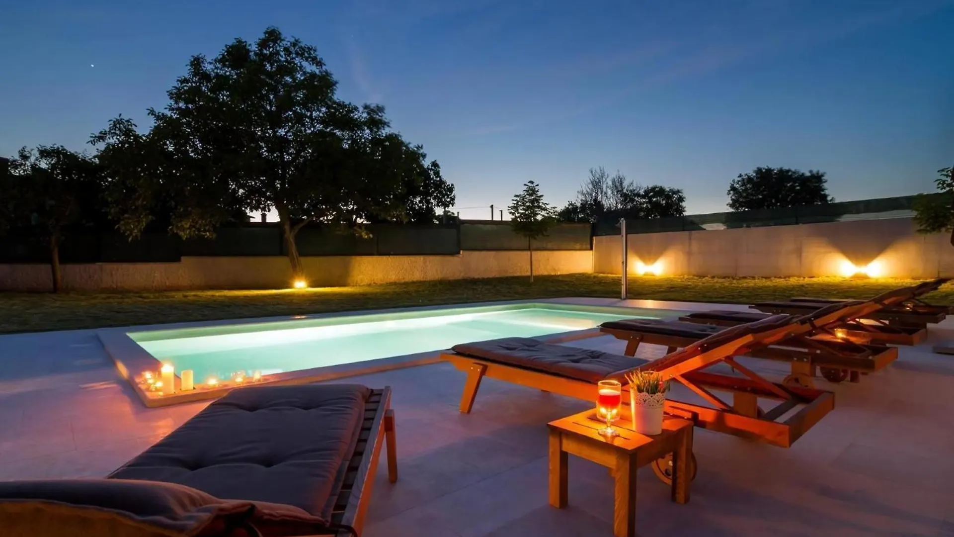 別荘 Villa Anavi Mit Privatem Pool Und Grossem Garten Barban