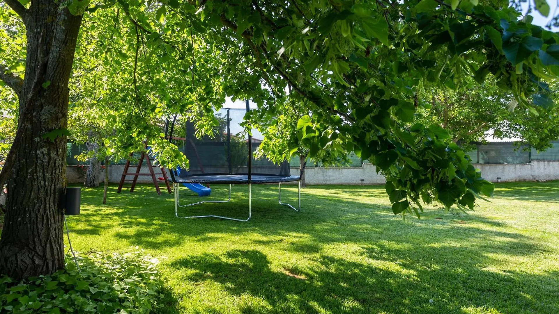 別荘 Villa Anavi Mit Privatem Pool Und Grossem Garten Barban クロアチア
